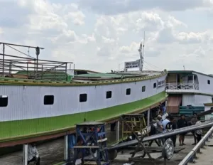 Krisis BBM Subsidi Hentikan Aktivitas Kapal, Puluhan Buruh Pelabuhan Samarinda Terjepit