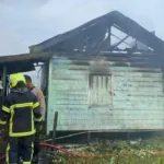Kebakaran Rumah Bangsal Enam Pintu di Tenggarong, Disdamkarmatan Kukar Bergerak Cepat Padamkan Api