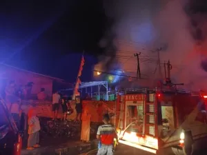 Kebakaran Hanguskan Cafe 99 di Tanah Grogot, Kerugian Capai Rp1,5 Miliar