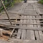 Jembatan Rusak Parah, Aktivitas Warga Desa Sebuntal Terancam Lumpuh