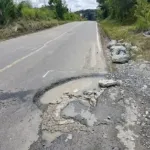 Lubang Jalan di Longkali Nyaris Telan Korban, Warga Minta Segera Diperbaiki