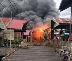 Muara Wis Dilalap Api: Lima Rumah Hangus, Warga Panik