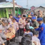 Polres Paser Gelar Trauma Healing dan Salurkan Bantuan bagi Korban Kebakaran di Muara Adang