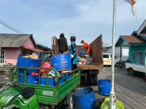 Cegah Penumpukan Sampah, Pemdes Muara Adang Intensifkan Pengangkutan