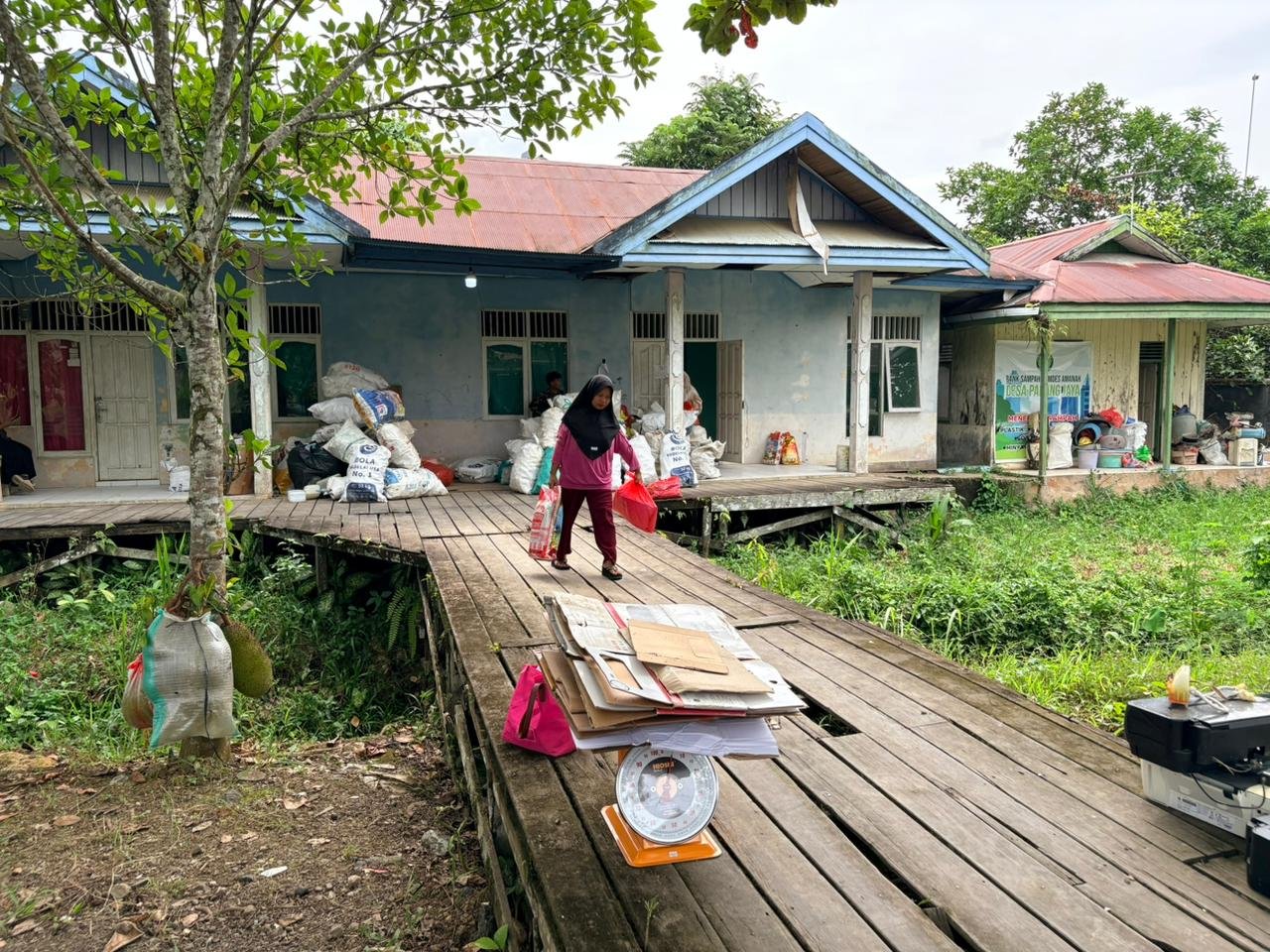 Bank Sampah Bumdes Amanah Padang Jaya Mulai Gerakkan Ekonomi dari Sampah