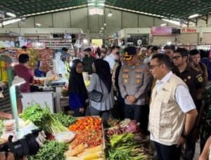 Pemkab Kukar Pastikan Stok Aman, Pasar Mangkurawang Dipadati Warga Jelang Lebaran