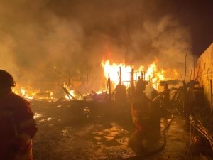 Api Mengamuk Dini Hari di Tanah Grogot, Rumah dan Kontrakan Ludes, Kerugian Rp860 Juta