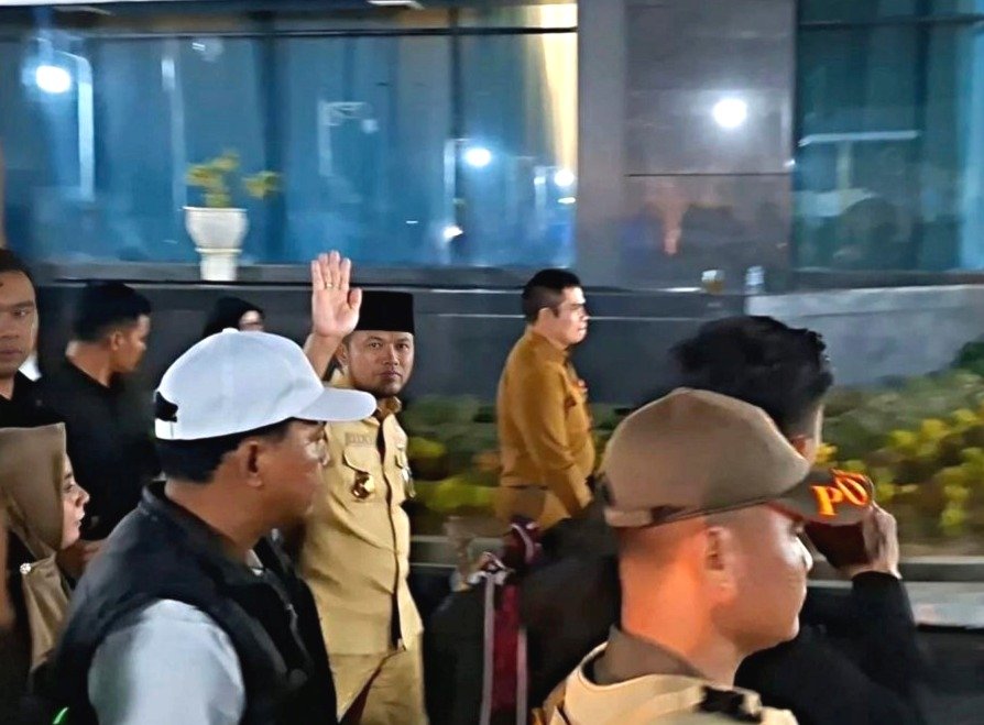 Gubernur Kaltim Tinggalkan Kantor Tanpa Pernyataan Usai Aksi Massa