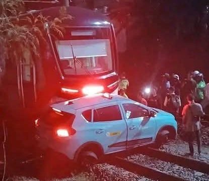 Kecelakaan Kereta di Bekasi Timur: Taksi Listrik Mogok di Perlintasan, 14 Tewas dan 84 Luka