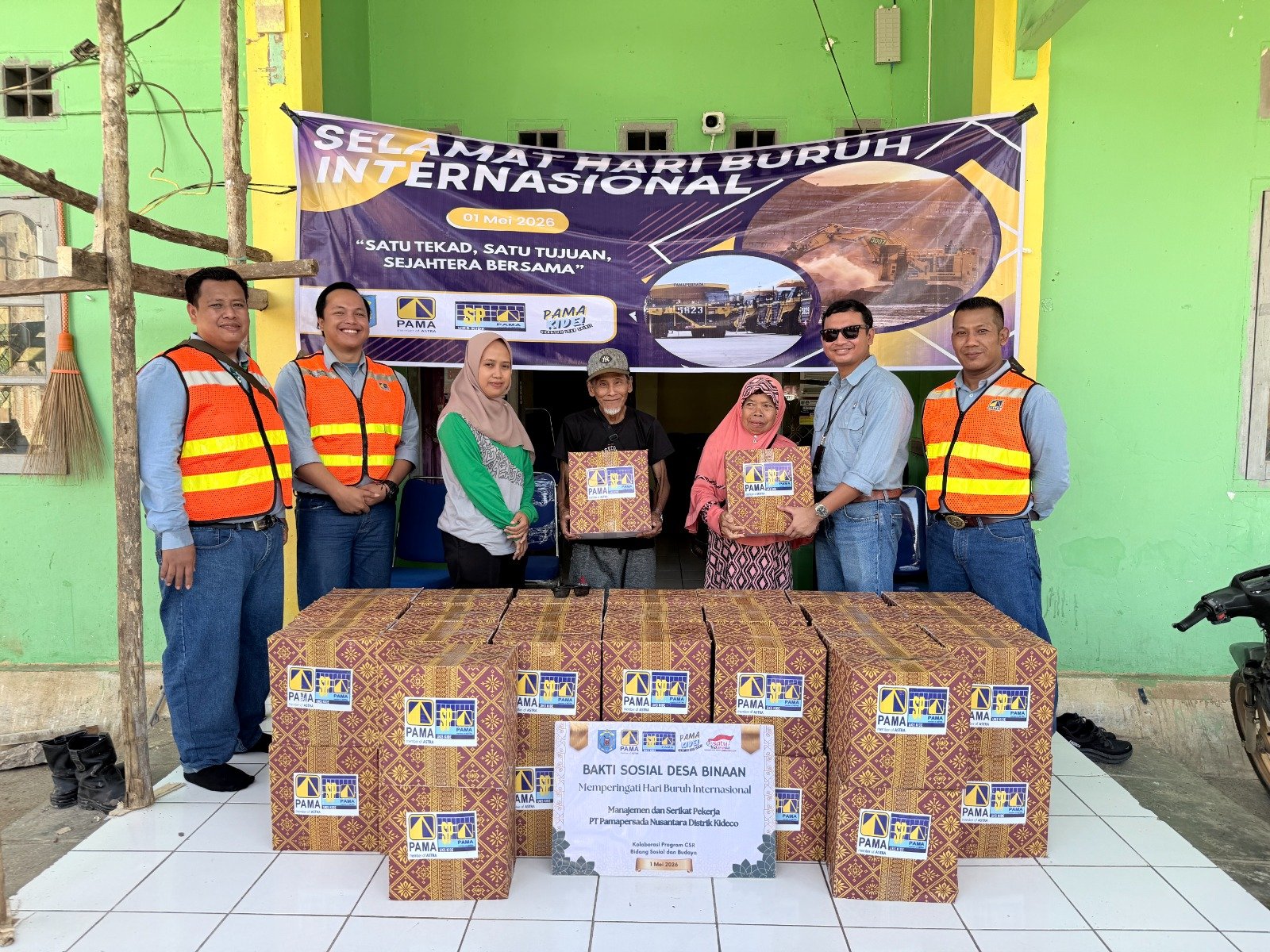 Peringati Hari Buruh, PAMA KIDE dan Serikat Pekerja Salurkan Bantuan Sosial ke Warga Desa Binaan