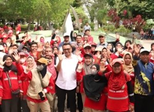 Pemkab Kukar Perkuat Dukungan untuk Petugas Kebersihan, Pasukan Merah Putih Terima Bantuan Operasional