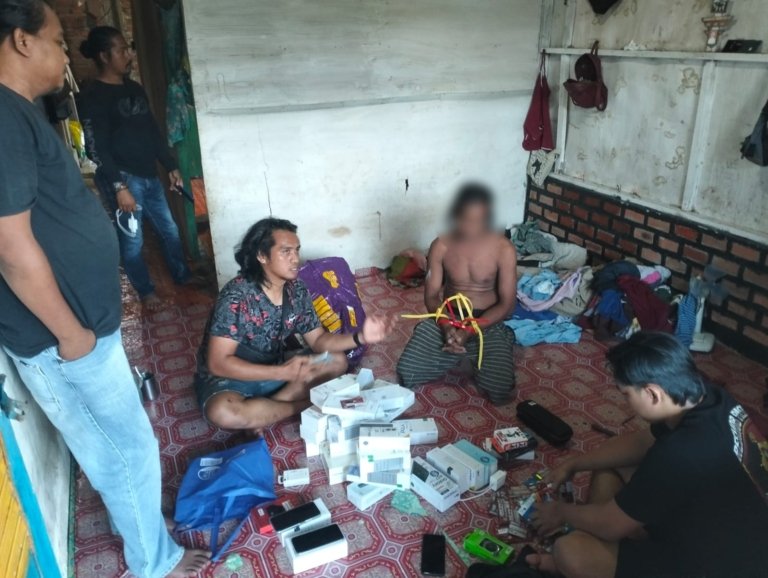 Polres Paser Bongkar Kasus Pembobolan Konter HP, Puluhan Ponsel Diamankan