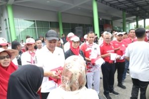 4.047 Bendera Merah Putih Dibagikan di Samarinda, Yenni Dorong Nasionalisme Tak Sekadar Seremonial
